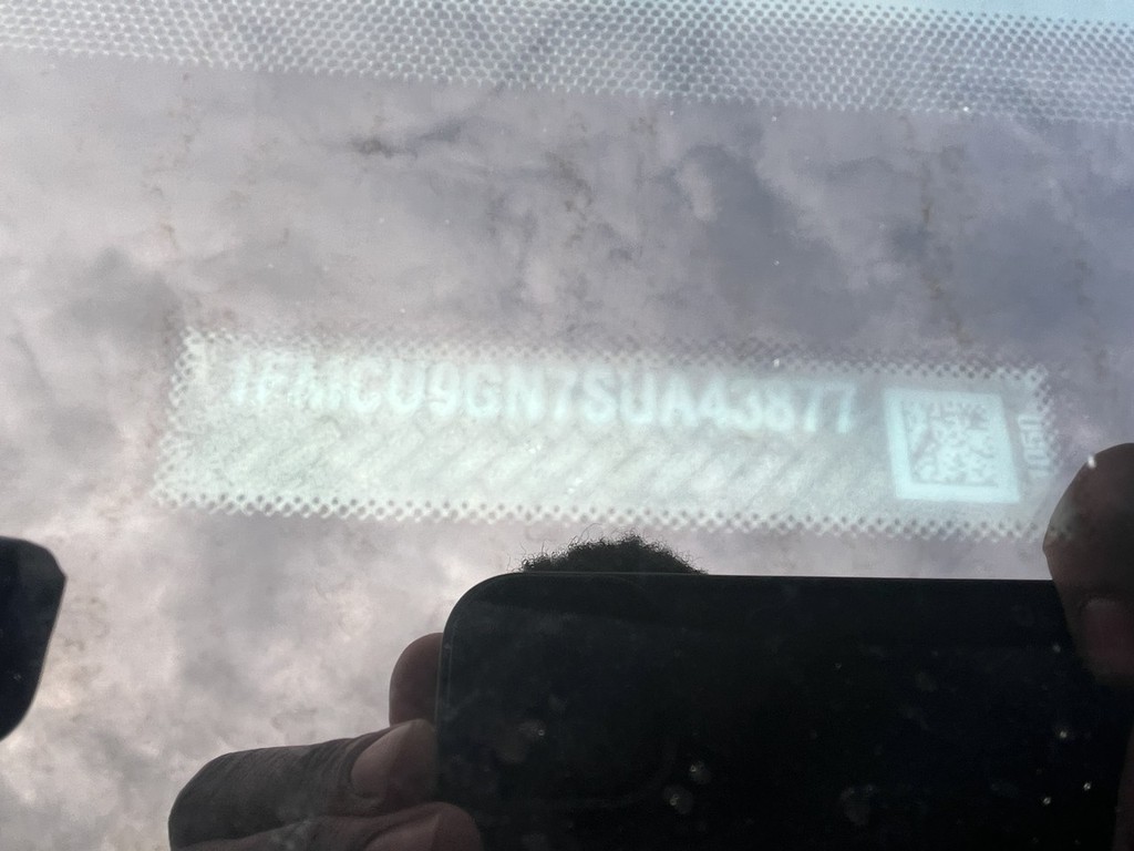 Ford Escape Vehicle Full-screen Gallery Image 23