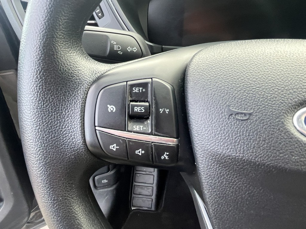 Ford Escape Vehicle Full-screen Gallery Image 24