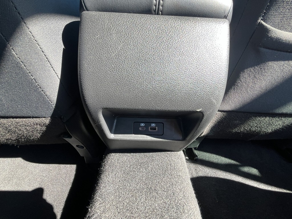 Nissan Altima Vehicle Full-screen Gallery Image 12