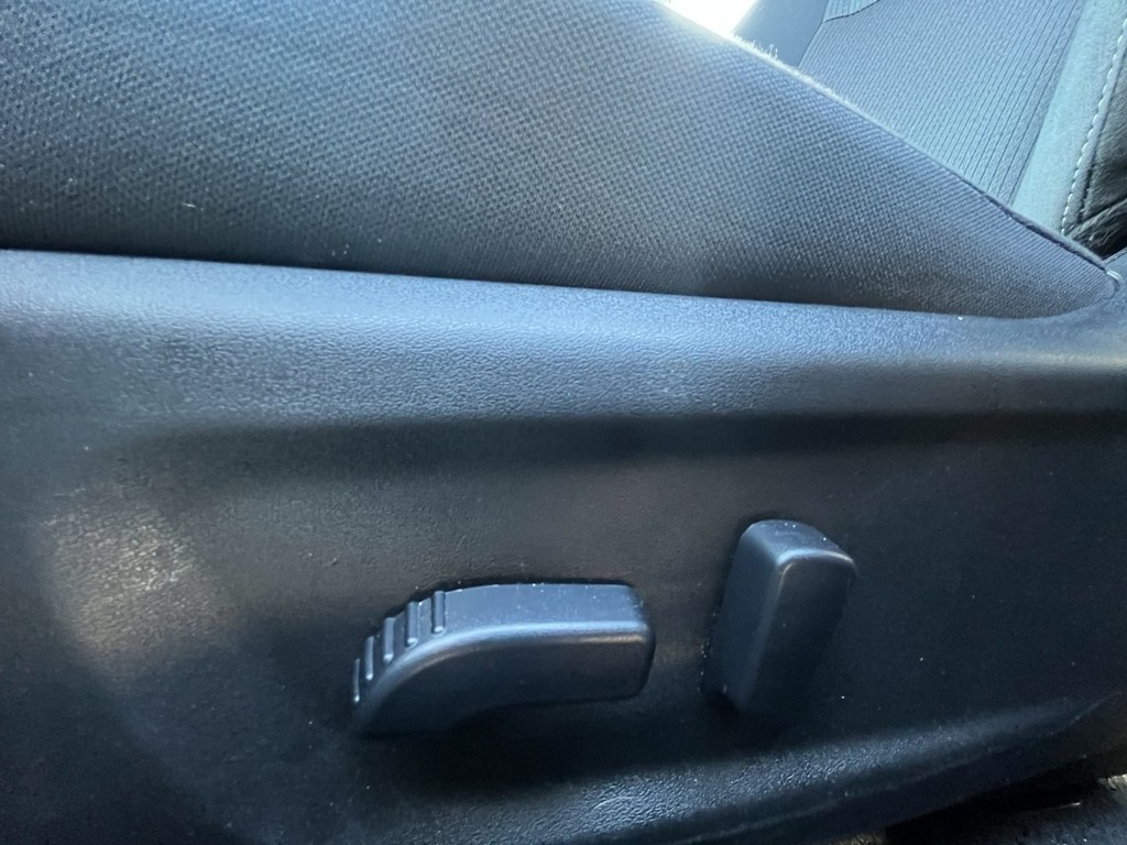 Nissan Altima Vehicle Full-screen Gallery Image 20