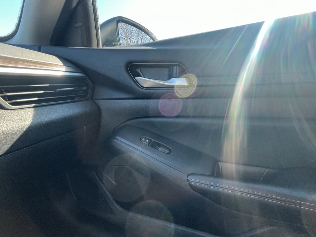 Nissan Altima Vehicle Full-screen Gallery Image 22