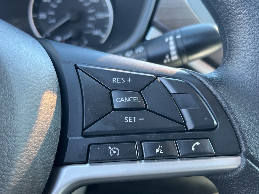 Nissan Altima Vehicle Full-screen Gallery Image 25