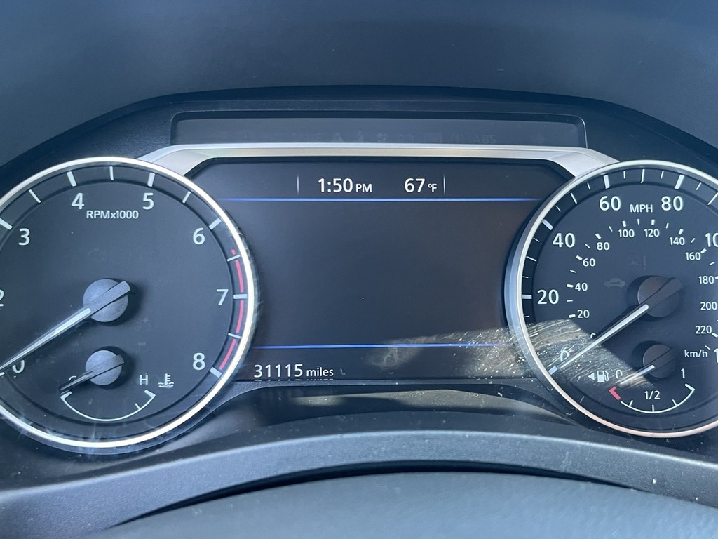 Nissan Altima Vehicle Full-screen Gallery Image 26