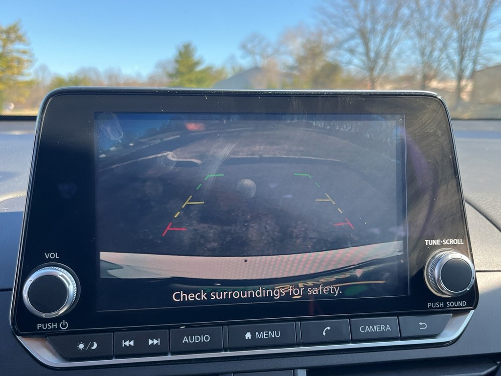 Nissan Altima Vehicle Full-screen Gallery Image 27