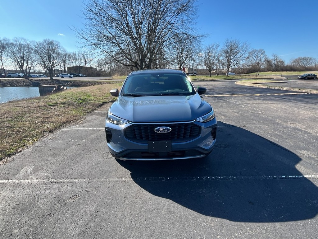 Ford Escape Vehicle Full-screen Gallery Image 03