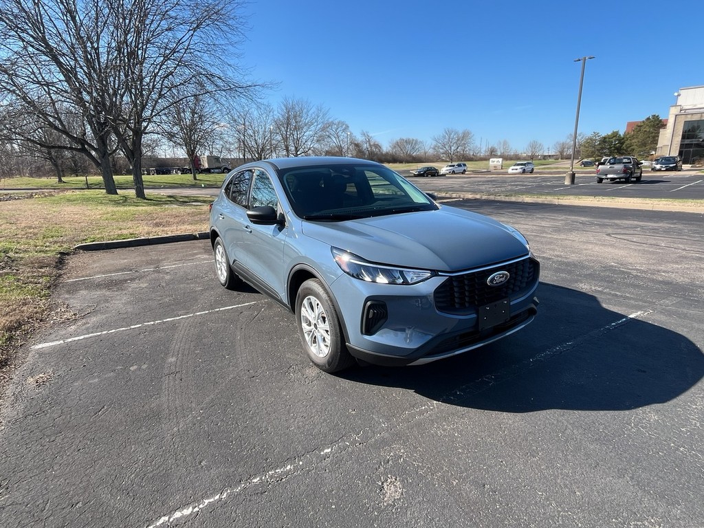 Ford Escape Vehicle Full-screen Gallery Image 04