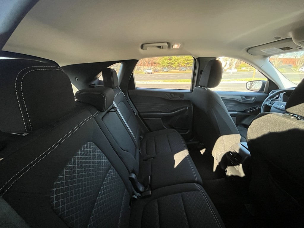 Ford Escape Vehicle Full-screen Gallery Image 11