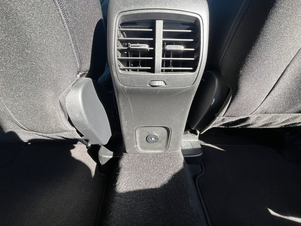 Ford Escape Vehicle Full-screen Gallery Image 12