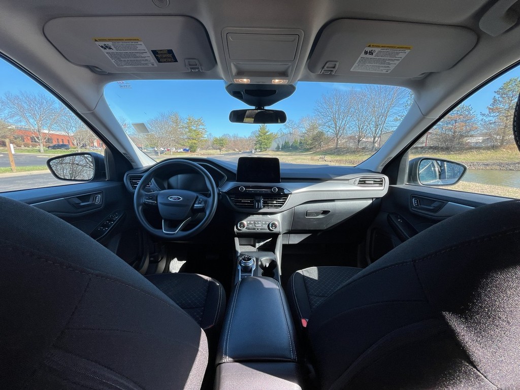 Ford Escape Vehicle Full-screen Gallery Image 13