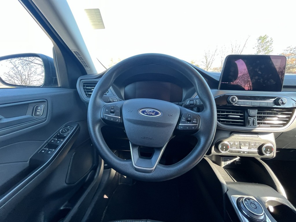 Ford Escape Vehicle Full-screen Gallery Image 14
