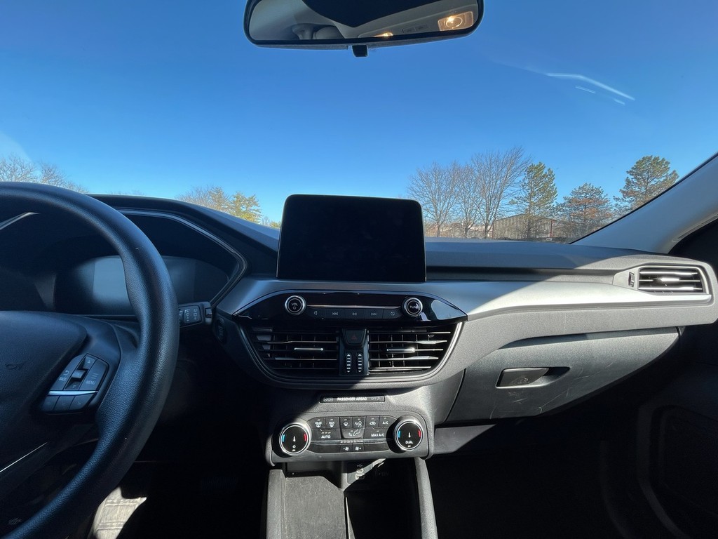 Ford Escape Vehicle Full-screen Gallery Image 15