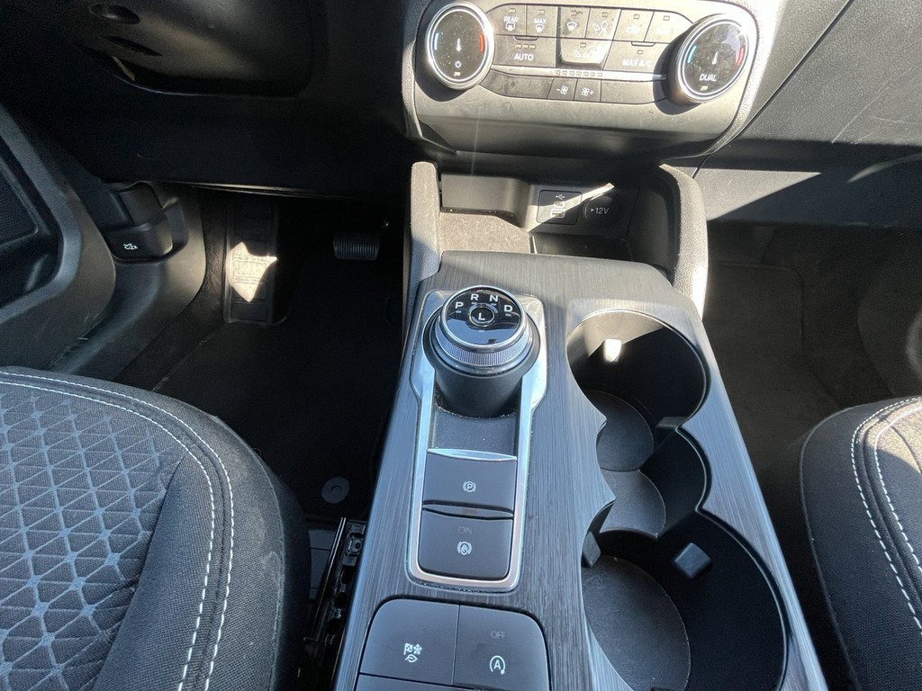 Ford Escape Vehicle Full-screen Gallery Image 16