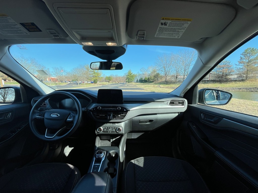 Ford Escape Vehicle Full-screen Gallery Image 17