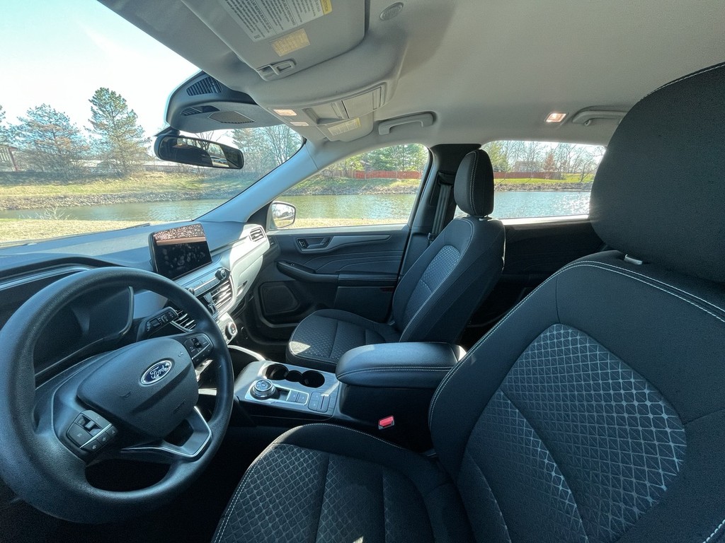 Ford Escape Vehicle Full-screen Gallery Image 19