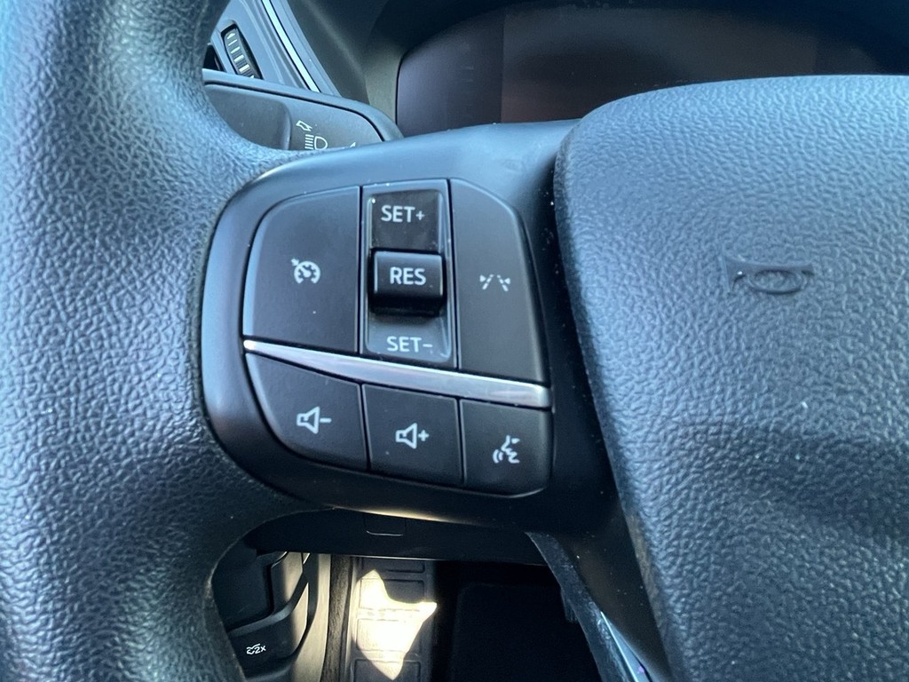 Ford Escape Vehicle Full-screen Gallery Image 24