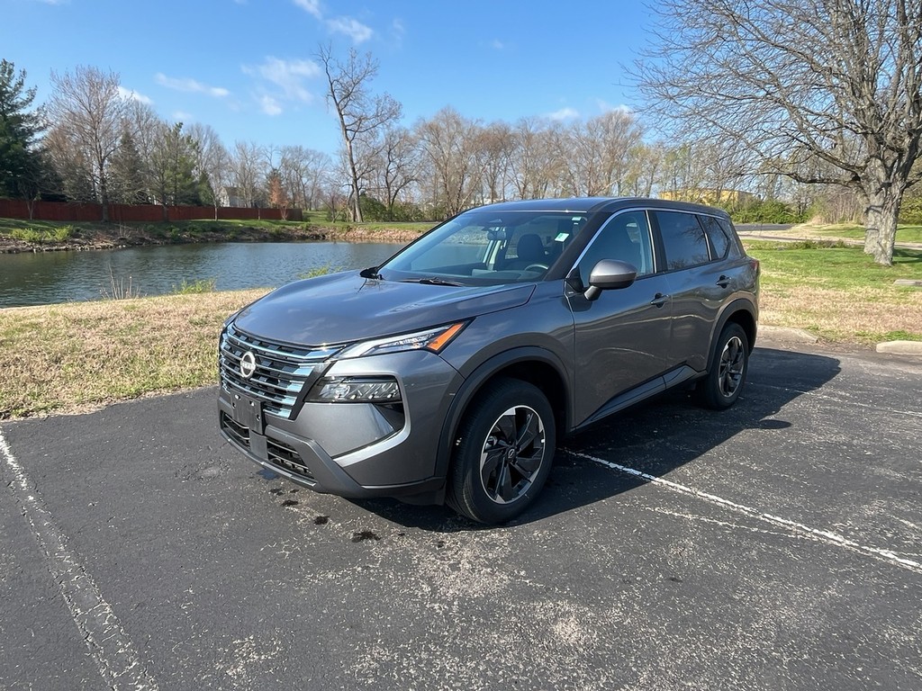 Nissan Rogue Vehicle Full-screen Gallery Image 02