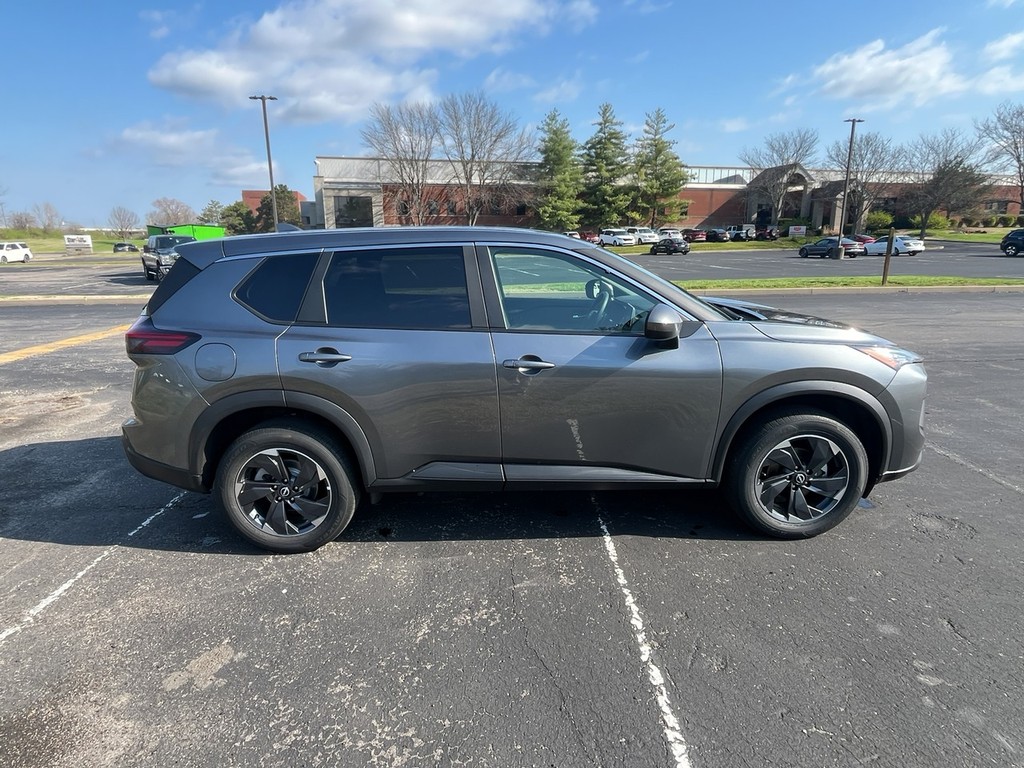 Nissan Rogue Vehicle Full-screen Gallery Image 05