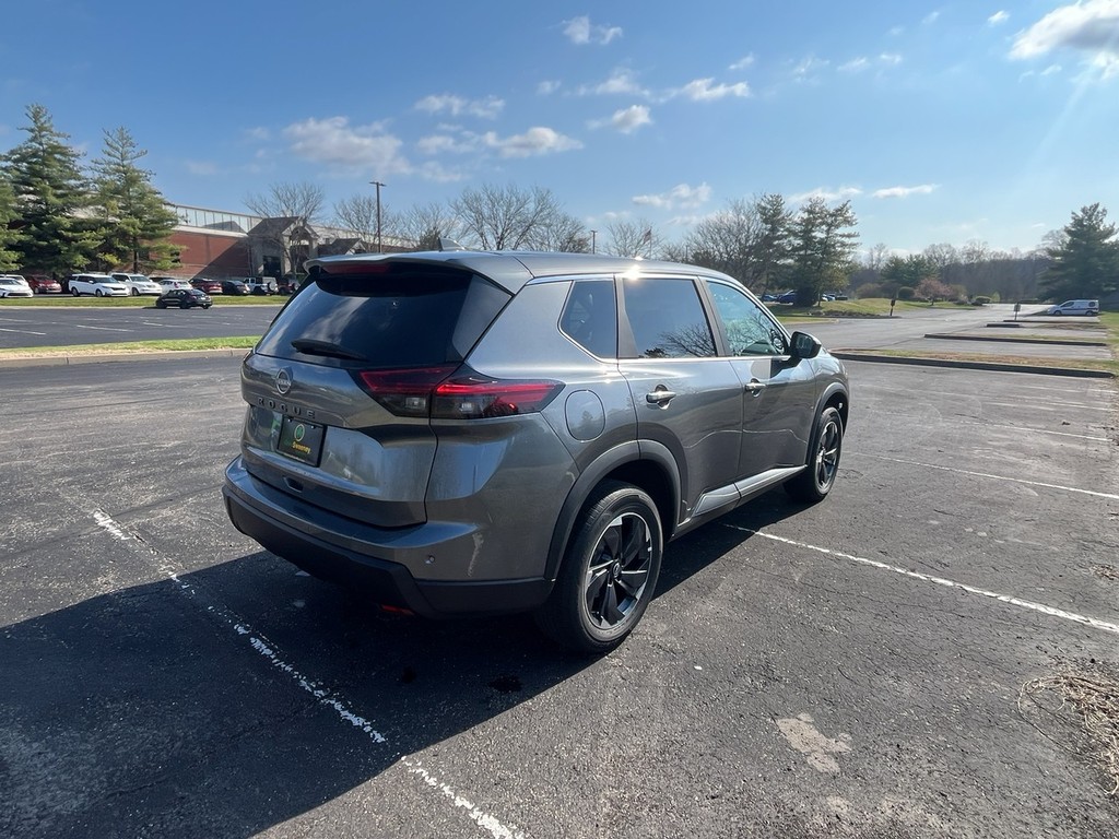 Nissan Rogue Vehicle Full-screen Gallery Image 06