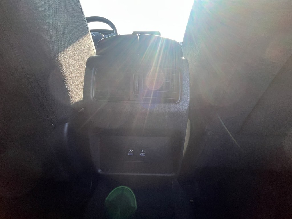 Nissan Rogue Vehicle Full-screen Gallery Image 12