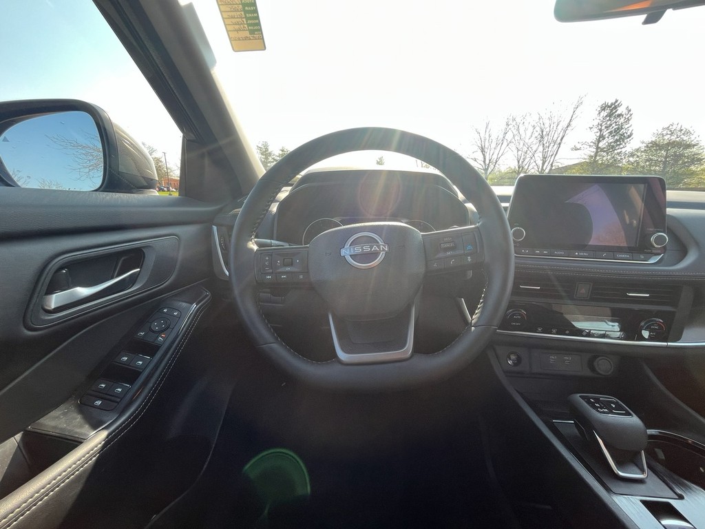 Nissan Rogue Vehicle Full-screen Gallery Image 14