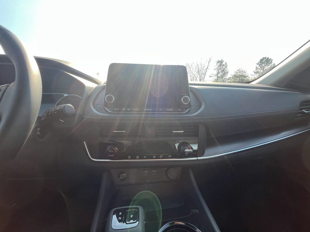 Nissan Rogue Vehicle Full-screen Gallery Image 15