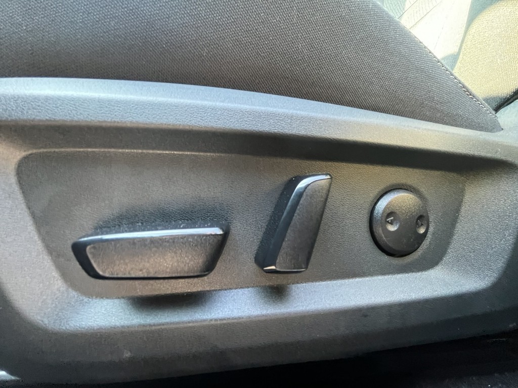 Nissan Rogue Vehicle Full-screen Gallery Image 20