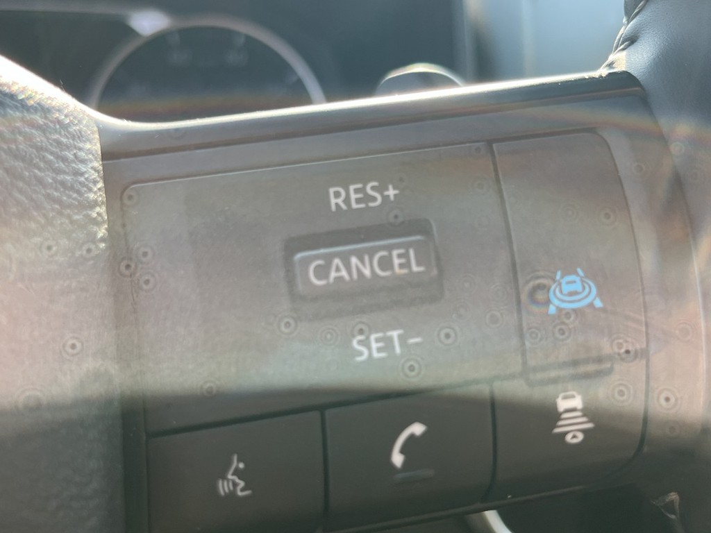 Nissan Rogue Vehicle Full-screen Gallery Image 25