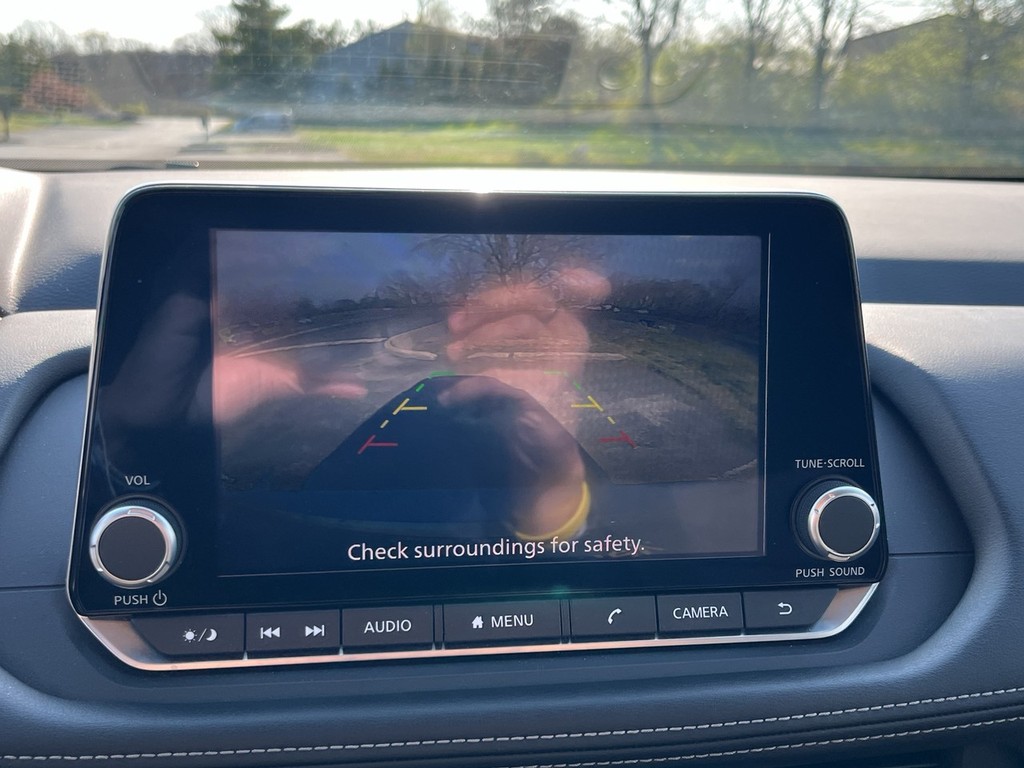 Nissan Rogue Vehicle Full-screen Gallery Image 27