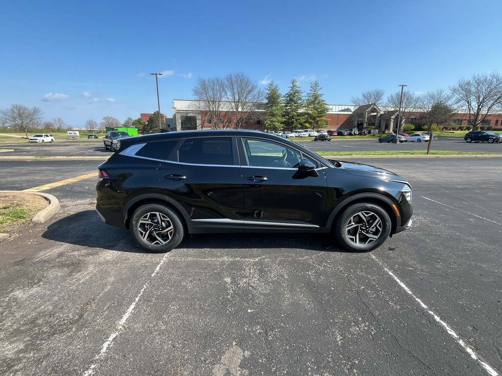 Kia SPORTAGE Vehicle Full-screen Gallery Image 05