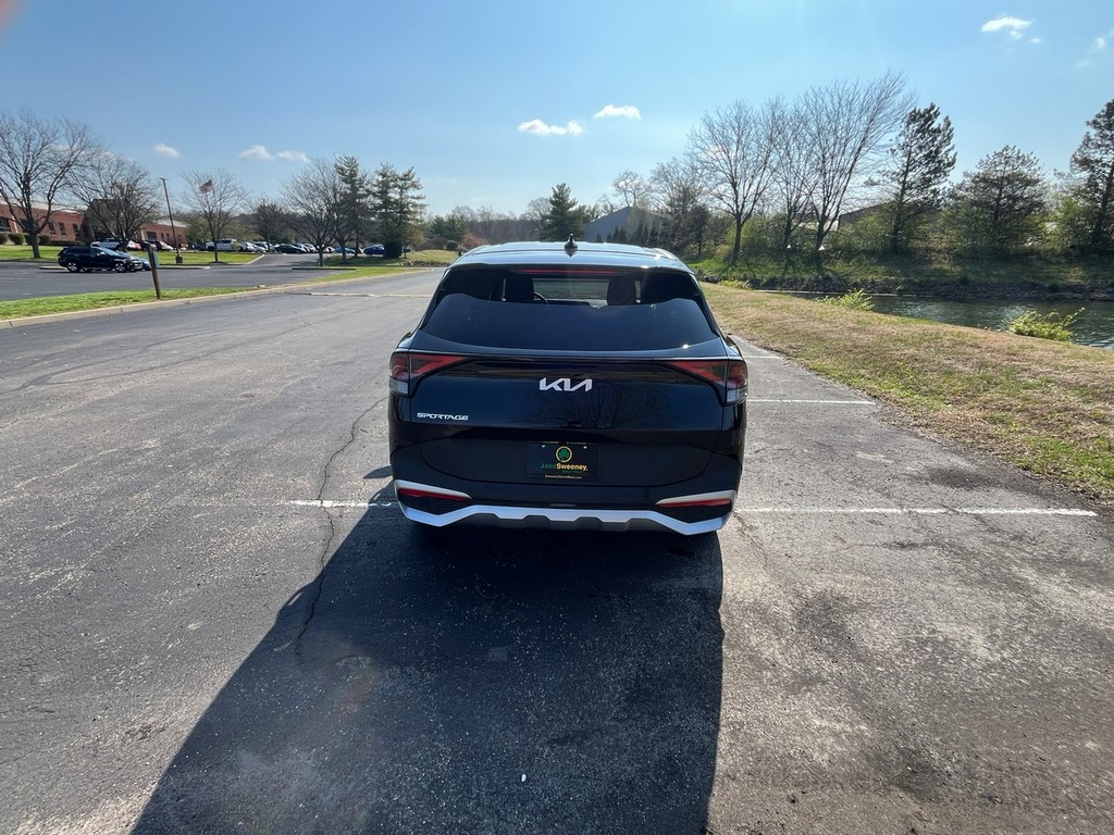 Kia SPORTAGE Vehicle Full-screen Gallery Image 07