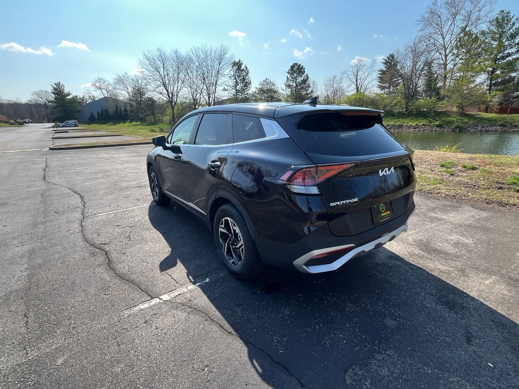 Kia SPORTAGE Vehicle Full-screen Gallery Image 08