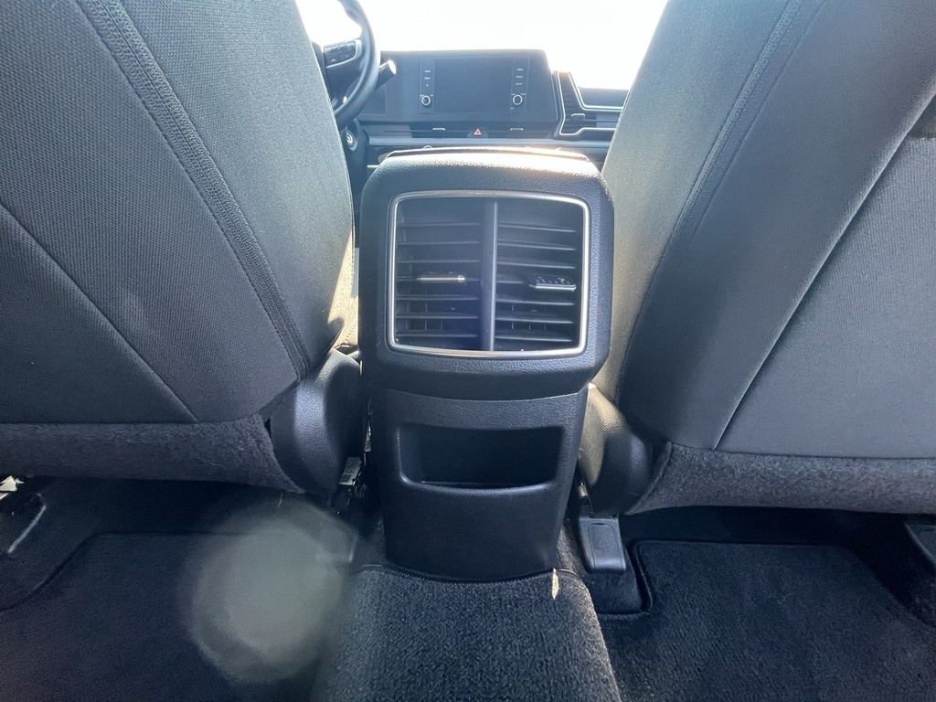 Kia SPORTAGE Vehicle Full-screen Gallery Image 12