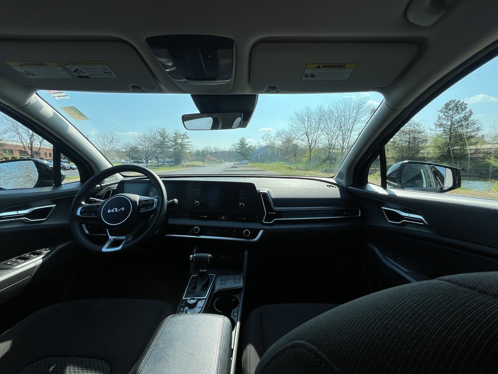 Kia SPORTAGE Vehicle Full-screen Gallery Image 17