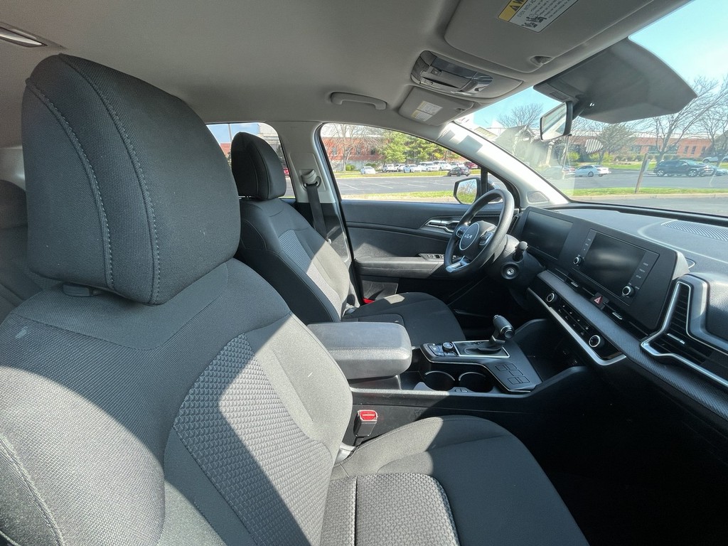 Kia SPORTAGE Vehicle Full-screen Gallery Image 18