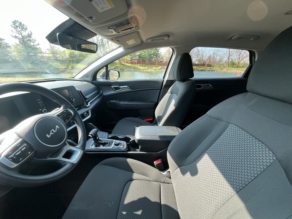 Kia SPORTAGE Vehicle Full-screen Gallery Image 19