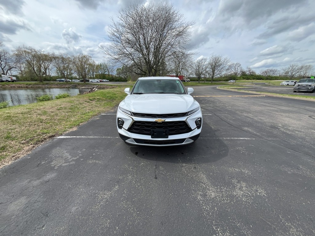 Chevrolet BLAZER Vehicle Full-screen Gallery Image 03