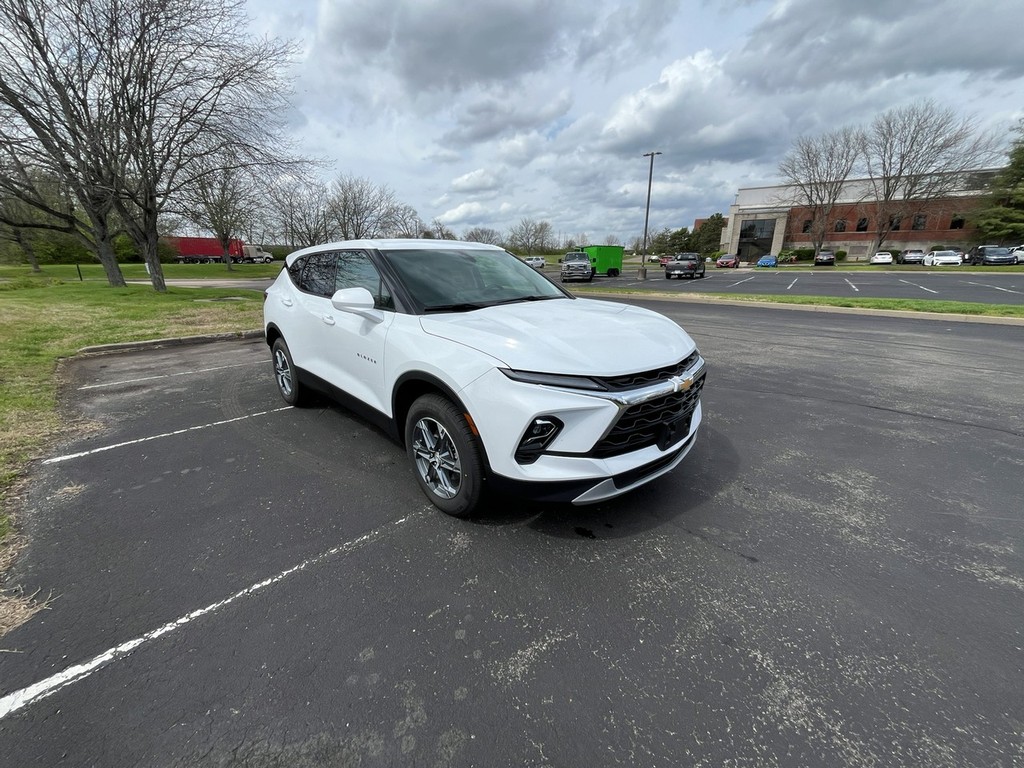 Chevrolet BLAZER Vehicle Full-screen Gallery Image 04
