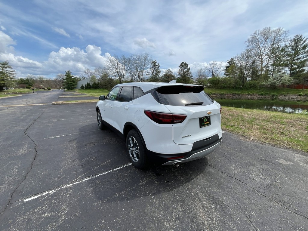 Chevrolet BLAZER Vehicle Full-screen Gallery Image 08