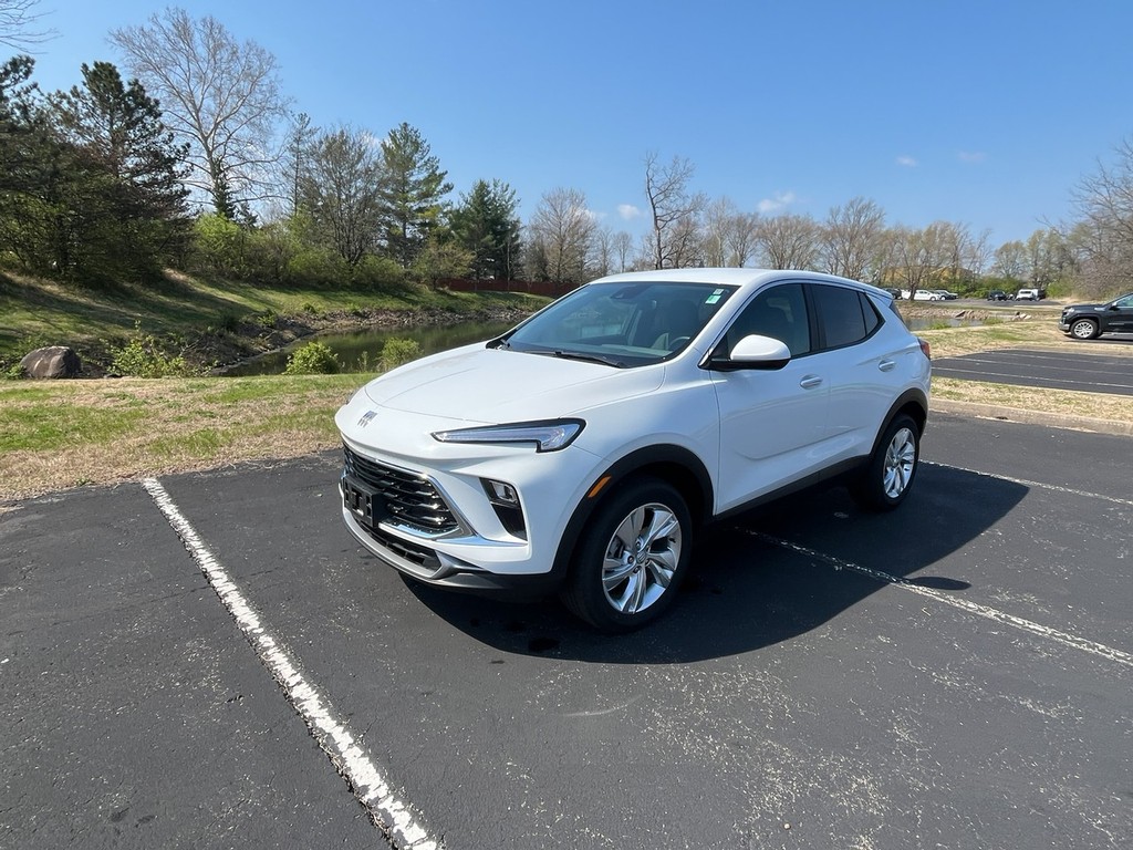 Buick ENCORE GX Vehicle Full-screen Gallery Image 02