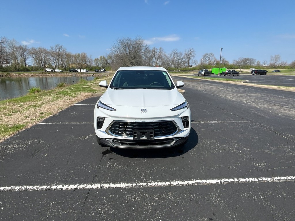 Buick ENCORE GX Vehicle Full-screen Gallery Image 03