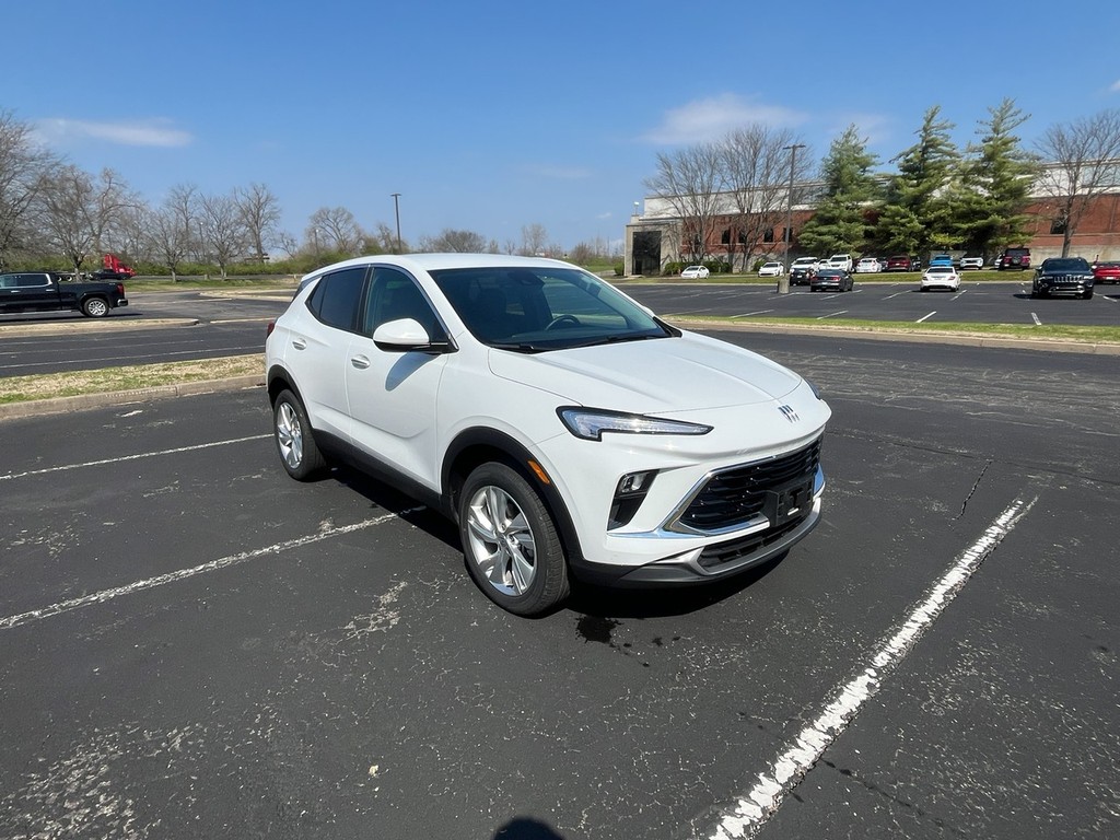 Buick ENCORE GX Vehicle Full-screen Gallery Image 04