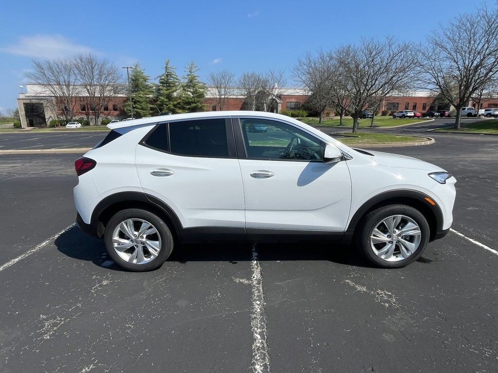 Buick ENCORE GX Vehicle Full-screen Gallery Image 05