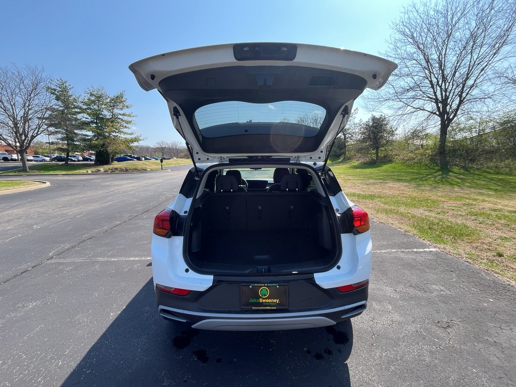 Buick ENCORE GX Vehicle Full-screen Gallery Image 10