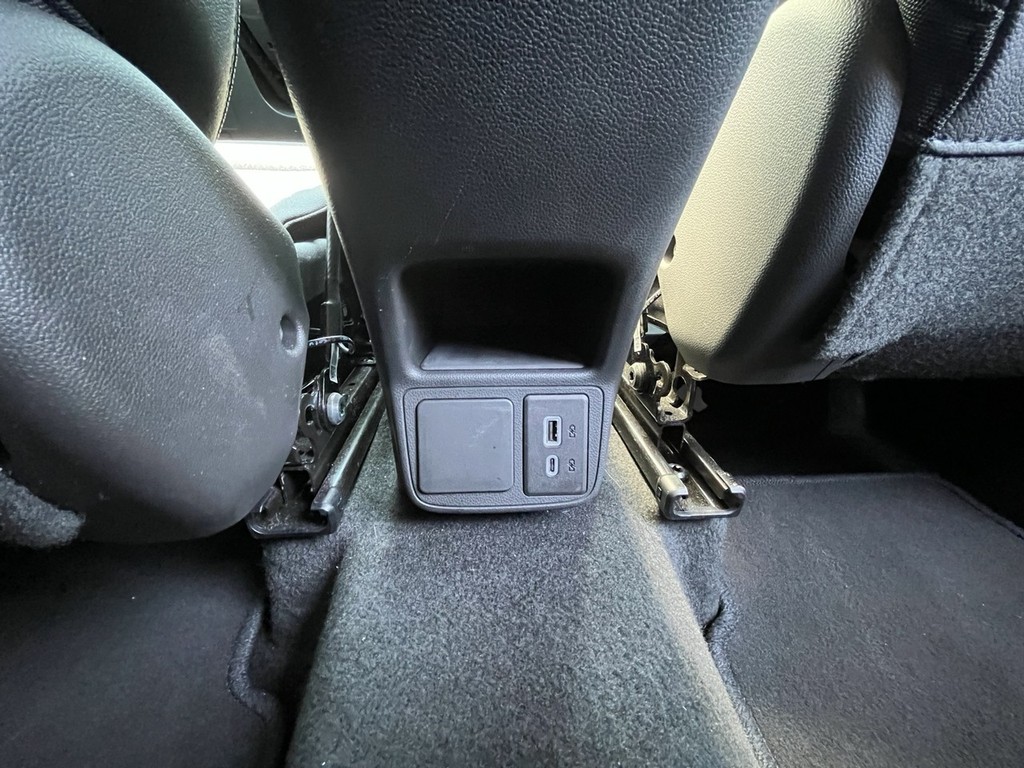 Buick ENCORE GX Vehicle Full-screen Gallery Image 12