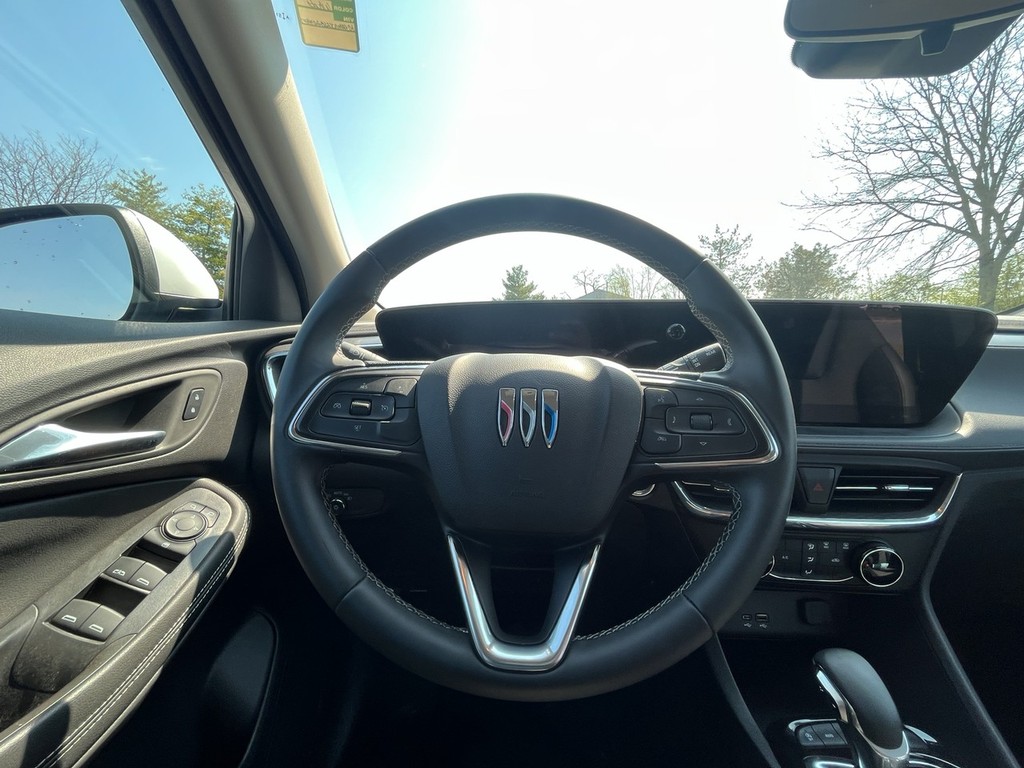 Buick ENCORE GX Vehicle Full-screen Gallery Image 14