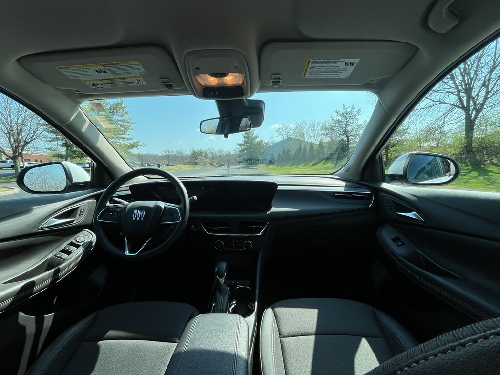 Buick ENCORE GX Vehicle Full-screen Gallery Image 17