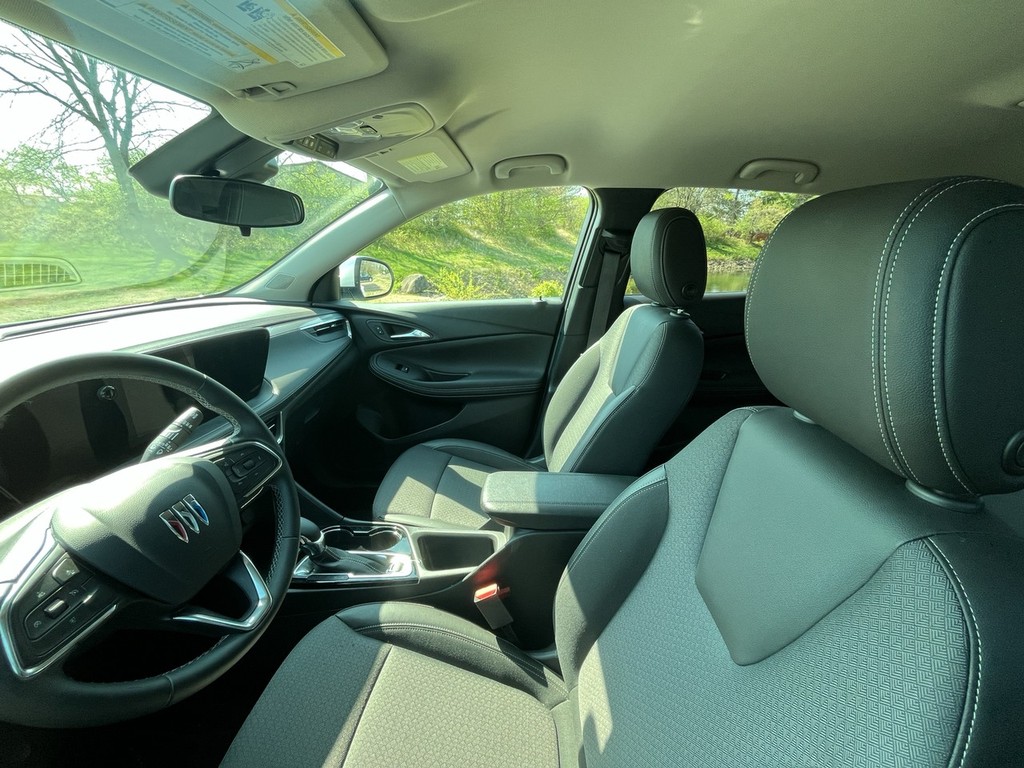 Buick ENCORE GX Vehicle Full-screen Gallery Image 19
