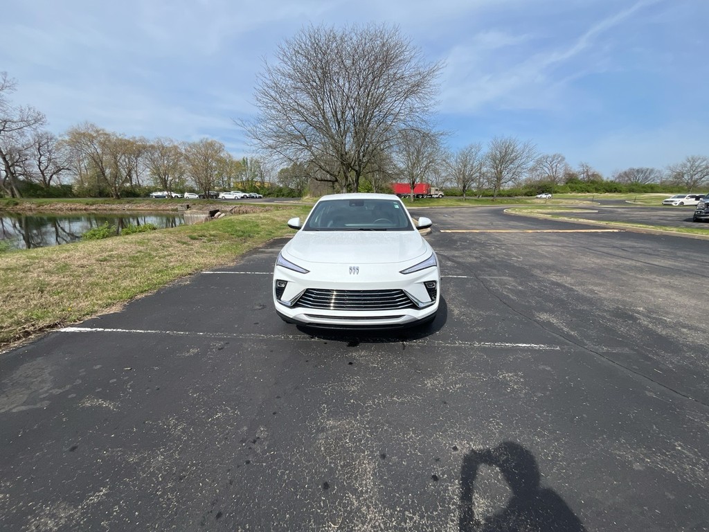 Buick ENVISTA Vehicle Full-screen Gallery Image 03