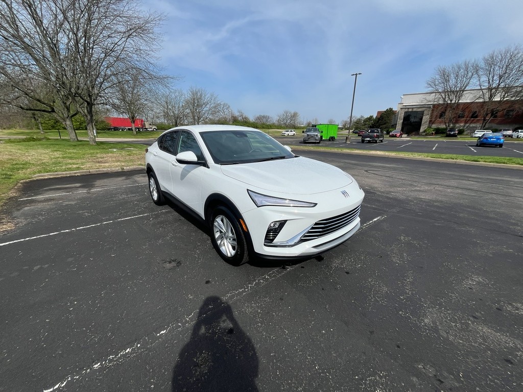 Buick ENVISTA Vehicle Full-screen Gallery Image 04