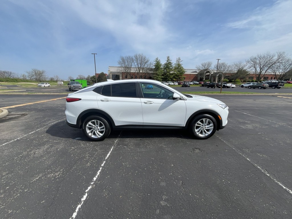 Buick ENVISTA Vehicle Full-screen Gallery Image 05